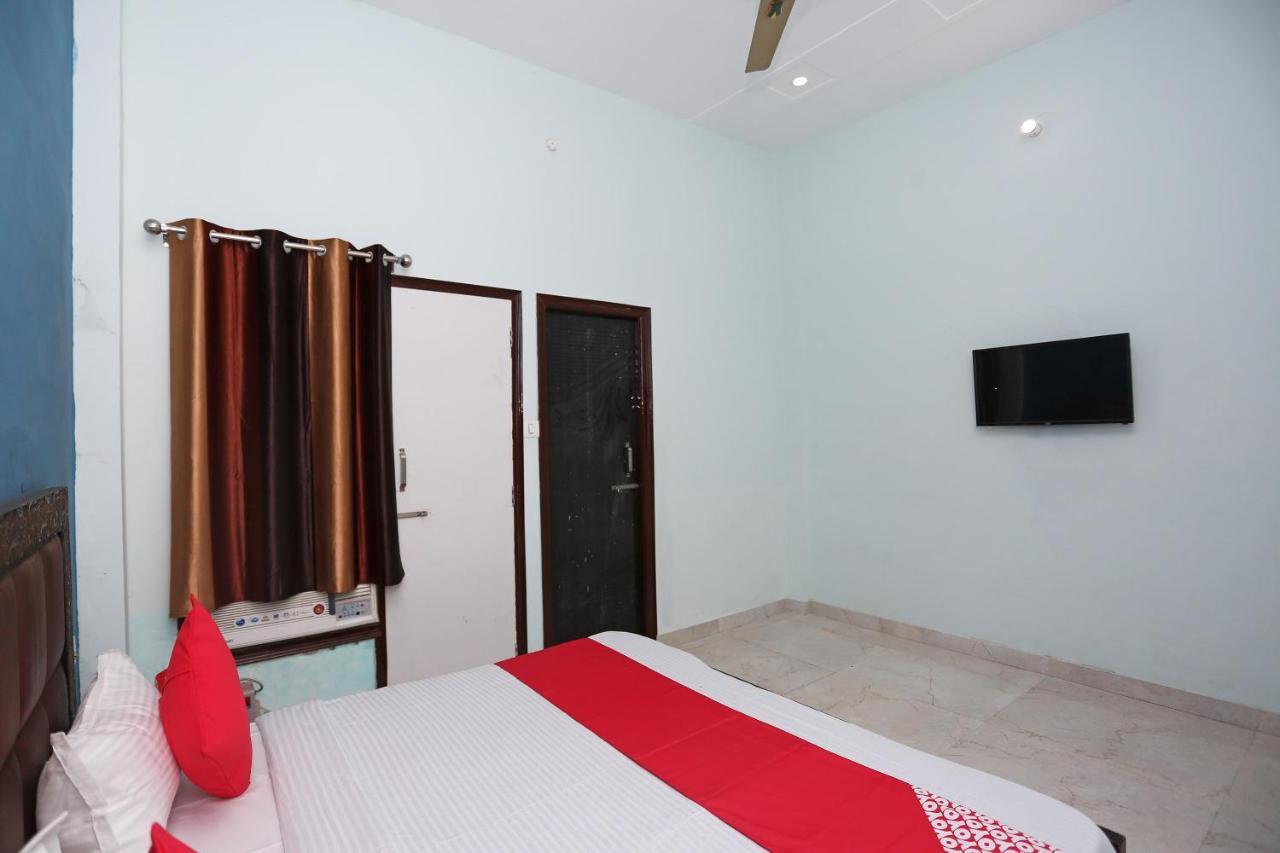 Oyo 29517 Hotel Barsana Palace Chhata Exterior photo