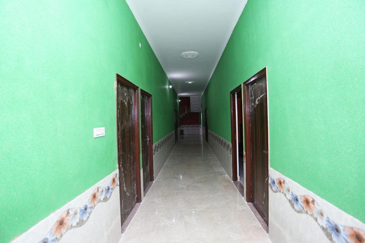 Oyo 29517 Hotel Barsana Palace Chhata Exterior photo